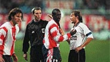 <B>NI CON OCHO</B>. Hasselbaink y Solari no pudieron ganar a un Valencia que tuvo tres expulsados.