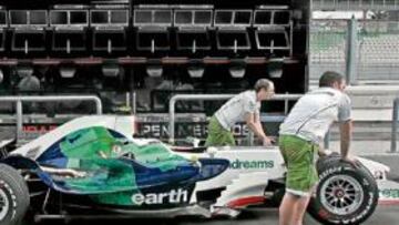 <b>SE VAN. </b>Honda ha dicho adiós a la F-1 después de ocho temporadas como constructor y tres victorias en grandes premios, ahora se vende a un precio simbólico.