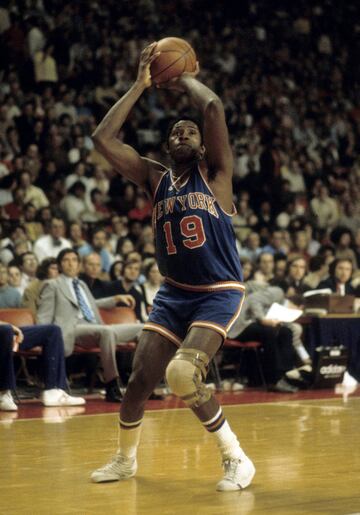 New York Knicks (1964-1974). 