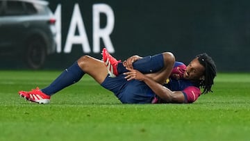BARCELONA, 17/02/2025.- El lateral del Barcelona Jules Koundé, durante el partido de LaLiga de fútbol que FC Barcelona y Rayo Vallecano disputan este lunes en el estadio Lluis Companys. EFE/Siu Wu