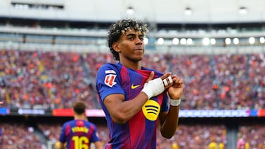 Lamine Yamal celebra el 2-0 de Ferran Torres al Espanyol. 