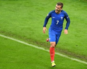 4-0. Antoine Griezmann marca el cuarto gol de Francia.