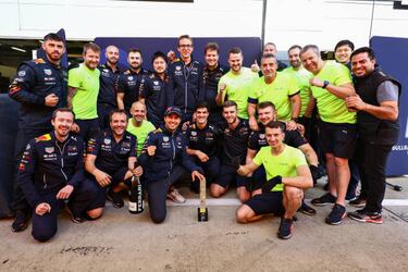 Helmut Marko: “Si Checo Pérez quiere ser campeón, debe vencer a Verstappen”