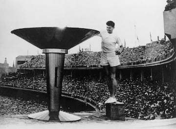 La Unión Soviética se alzó con el primer puesto en el medallero general con 98 metales, superando por primera vez a Estados Unidos, que logró 74. En la foto, la ceremonia de inauguración de los Juegos Olímpicos el 22 de noviembre.