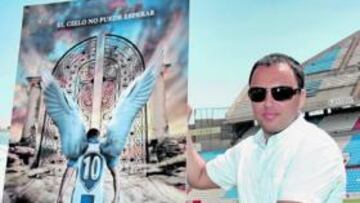 <b>PROMOCIÓN. </b>Nacho Pérez y Juan José Huerga, ayer, muestran el cartel promocional de la campaña de abonos 2009-10.