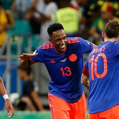Yerry Mina le da la bienvenida a James Rodríguez a Everton
