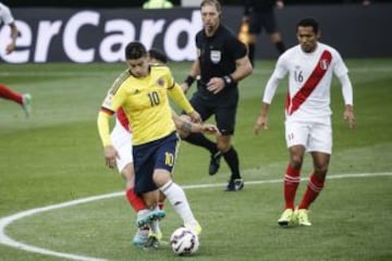 Pékerman y los protagonistas de Colombia-Perú en primer plano