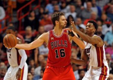 Pau Gasol ante Justise Winslow.