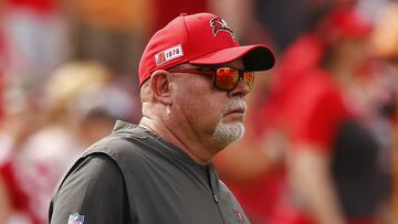 El entrenador en jefe de los Buccaneers forma parte del grupo en mayor riesgo si contrae la Covid-19 y ya se prepara para entrenar bajo esas condiciones.