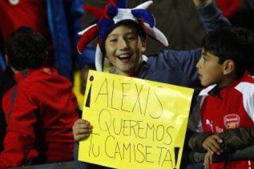 Futbol, Chile v Jamaica.
Partido amistoso 2016.
Hinchas de la seleccion chilena alientan, antes del partido con Jamaica en el estadio Sausalito de ViÃ±a del Mar, Chile.
27/05/2016
Marcelo Hernandez/Photosport**********

Football, Chile v Jamaica.
Chile's fans cheer before the game against Jamaica for friendly football match held at the Sausalito stadium in Vina del Mar, Chile.
27/05/2016
Marcelo Hernandez/Photosport