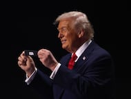 WASHINGTON, DC - DECEMBER 05: U.S. President Donald Trump draws out the card of United States during the FIFA World Cup 2026 Official Draw at John F. Kennedy Center for the Performing Arts on December 05, 2025 in Washington, DC. Patrick Smith/Getty Images/AFP (Photo by Patrick Smith / GETTY IMAGES NORTH AMERICA / Getty Images via AFP)