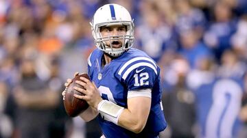 El quarterback de los Indianapolis Colts aseguró su contrato de jugador franquicia en 2016 para quedarse con $123 millones de dólares. La siguiente campaña no la jugó por una lesión en el hombro y, con sus patrocinadores, Luck adquirió un total de $50 mdd el año pasado.