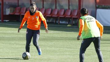 Melissa Herrera durante un entrenamiento con Independiente Santa Fe en la sede del Atlético de Madrid