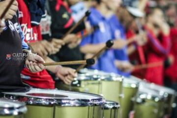 Hinchas que capturan las mejores imágenes de Nacional y DIM en Paz