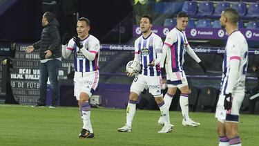 VALLADOLID. 20/03/21. PHOTOGENIC/PABLO REQUEJO. Partido de la Liga Santander entre el Real Valladolid y el Sevilla FC.
OSCAR PLANO SE QUEJA