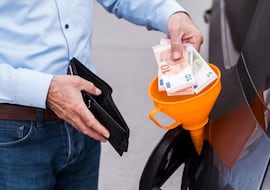 Gasolina a 0,68 euros el litro: el precio más bajo en cuatro años y medio