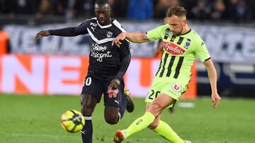 El extremo Flavien Tait (d) es diestro, pero habitualmente juega a pierna cambiada.