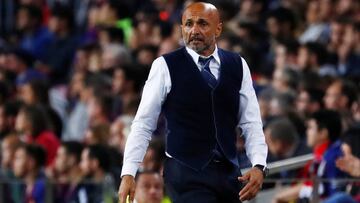 Spalletti, dirigiendo al Inter en el Camp Nou.