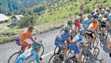 <b>GALOPADA EN LOS ALPES. </b>Etapa corta y con tres duros puertos para disputarla a fuerte ritmo.