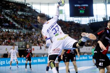 Ademar y Logroño pelean en León por jugar la Champions