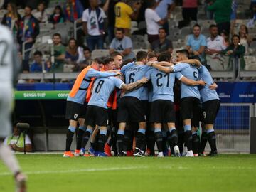 Uruguay gole&oacute; a Ecuador 4-0 en Copa Am&eacute;rica. 