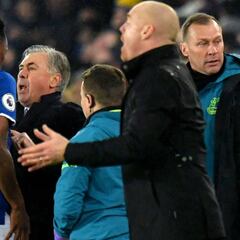 ¿Más competencia para Mina? Ancelotti busca un central