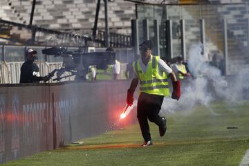 Protestas, bengalas y peleas: la violenta tarde en el Monumental