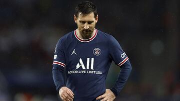 Soccer Football - Champions League - Round of 16 First Leg - Paris St Germain v Real Madrid - Parc des Princes, Paris, France - February 15, 2022
 Paris St Germain&#039;s Lionel Messi reacts REUTERS/Gonzalo Fuentes