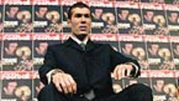 <B>YA LO TIENE</B>. Zidane ganó el Balón de Oro en 1998