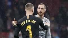 Oblak y Ter Stegen se saludan en un Atl&eacute;tico de Madrid-Barcelona