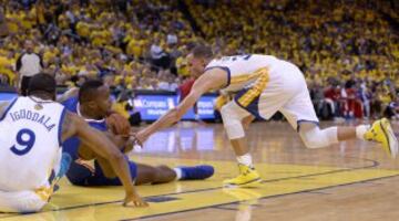 Los Warriors lo intentaron todo pero cedieron la ventaja de campo que habían perdido en el primer partido.