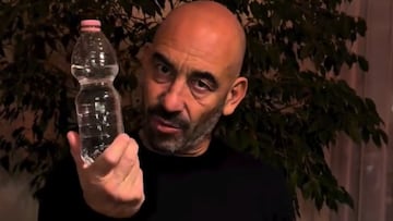 La alarma de un experto: “No bebas agua de botellas de plástico, es como comer una tarjeta de crédito a la semana”