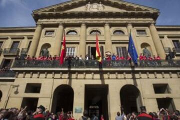 Celebración multitudinaria del Osasuna en las calles de Pamplona