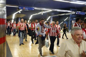 La afición llegando en Metro. 