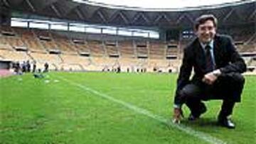 <b>DEFENSA</B>. Rafael Carmona asegura que el estadio estará el domingo en perfectas condiciones.