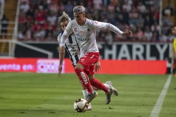 El 'Chicote' fue una grata revelación con los Rayos del Necaxa, uno de los mejores laterales de la liga MX y tremenda contratación para Chivas de cara al Clausura 2020.