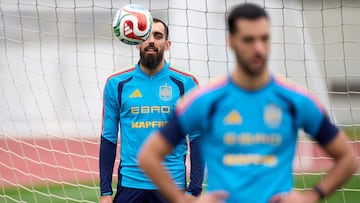 Borja Iglesias, durante un entrenamiento de la Selección Española.