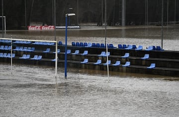 El Real Oviedo no ha podido entrenarse hoy en El Requexón debido a las inundaciones en la ciudad deportiva causadas por las continuas lluvias de estos días en Asturias.