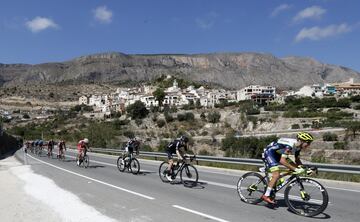 El pelotón durante la etapa de hoy