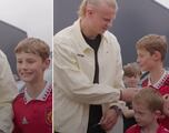 Un niño del United le pide una foto a Haaland: lo del noruego no se admite en un crack de su talla