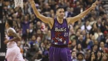 Greivis V&aacute;squez, celebra un triple en la victoria ante los Clippers. 