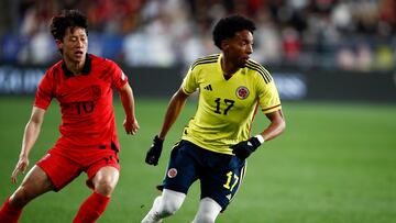 Johan Mojica en un partido de la Selección Colombia.