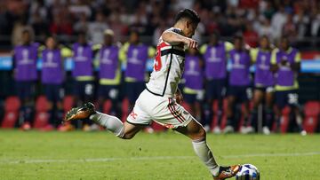 SAO PAULO, BRAZIL - AUGUST 31: James Rodríguez of Sao Paulo loses their side's second penalty in the penalty shoot during a Copa CONMEBOL Sudamericana 2023 quarterfinal second leg match between Sao Paulo and LDU Quito at Morumbi Stadium on August 31, 2023 in Sao Paulo, Brazil. (Photo by Miguel Schincariol/Getty Images)
