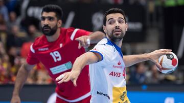 Ferrán Solé anota uno de sus lanzamientos desde los siete metros.