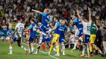 Los jugadores del Zaragoza celebran la victoria frente al Valladolid.