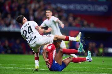 El conjunto bilba¨ªno consigui¨® la victoria en el Metropolitano gracias a un gol de penalti que transform¨® Berenguer. La acci¨®n vino gracias a una dur¨ªsima entrada de Reinildo sobre Prados. Los jugadores del Athletic reclamaron que el VAR no expulsase a Reinildo por la entrada.