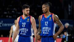 ISTANBUL, TURKEY - MARCH 16: Vasilije Micic, #22 and Will Clyburn, #12 of Anadolu Efes Istanbul in action during the 2022/2023 Turkish Airlines EuroLeague match between Anadolu Efes Istanbul and Partizan Mozzart Bet Belgrade at Sinan Erdem Sports Hall on March 16, 2023 in Istanbul, Turkey. (Photo by Tolga Adanali/Euroleague Basketball via Getty Images)