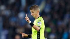 ROME, ITALY - NOVEMBER 06: Referee Daniele Orsato gestures during the Serie A match between AS Roma and SS Lazio at Stadio Olimpico on November 6, 2022 in Rome, Italy. (Photo by Matteo Ciambelli/DeFodi Images via Getty Images)