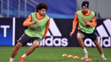 Taison, que regresará al once del Shakhtar, se entrena en el Arena Lviv.