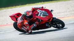 Pecco Bagnaia pilotando la Ducati en Misano en la Carrera de los Campeones